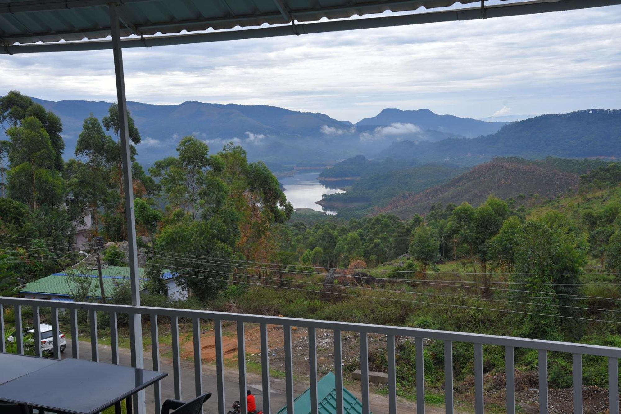 Lakezone Holiday Resort Munnar Exterior photo