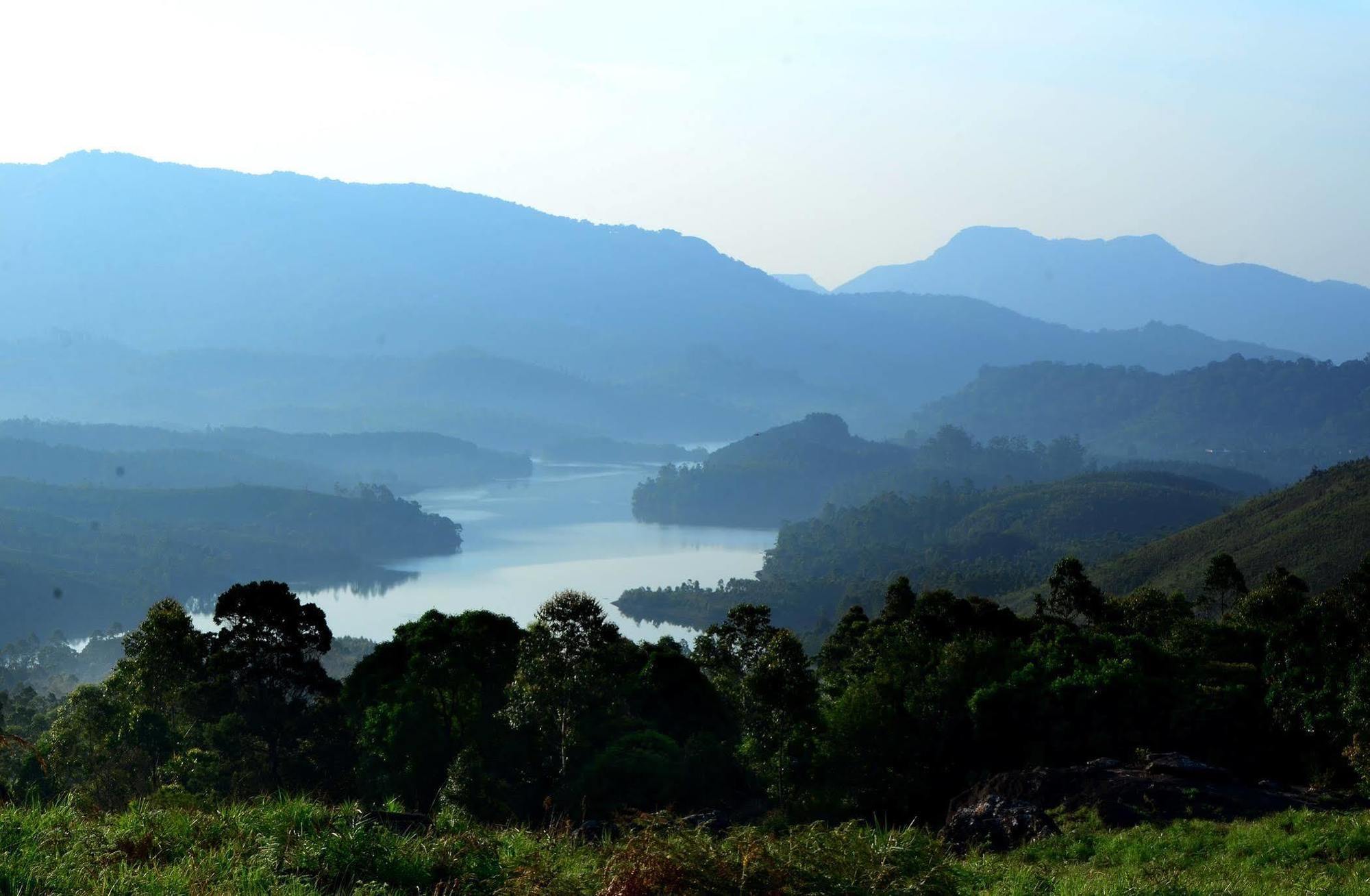 Lakezone Holiday Resort Munnar Exterior photo